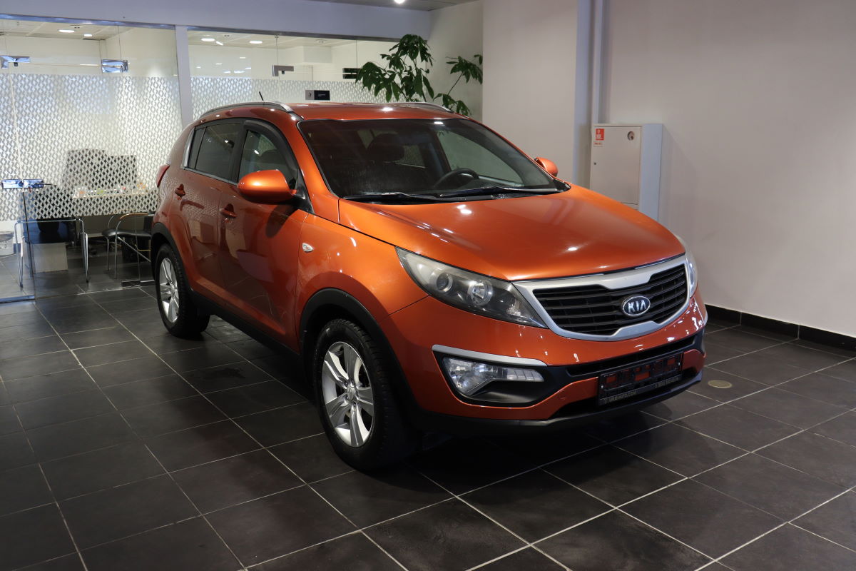 Kia Sportage оранжевая 2012